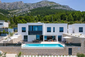 Extravagant Omis Villa - 5 Bedrooms - Villa Chazaret - Frontline Location - Spectacular Sea Views - Pool Table and Sauna